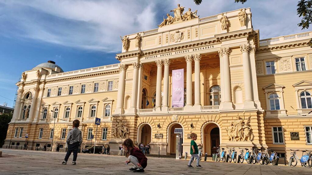 Lwow interesuje sie demokracja bezposrednia kat