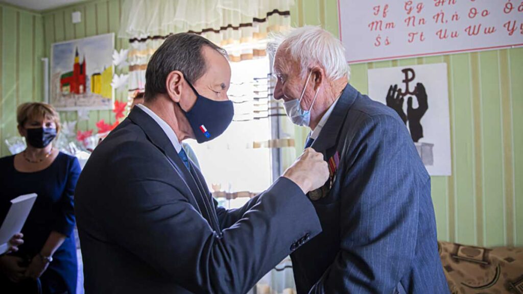 Marszalek senatu rp spotkal sie z polonia w pierwomajce w kazachstanie kat