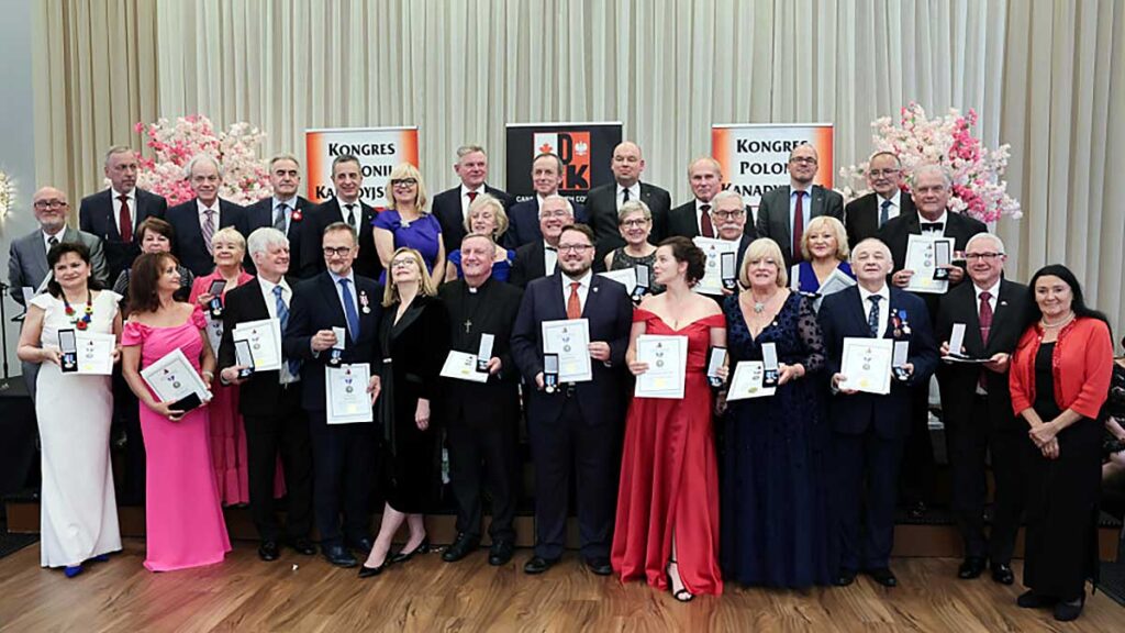 Marszalek senatu rp wraz z delegacja na uroczystosci 90 lecia kongresu polonii kanadyjskiej kat