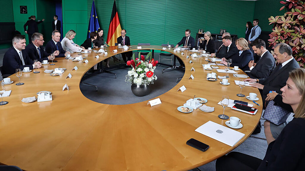 Marszalek senatu rp wraz z delegacja przebywa z oficjalna wizyta w niemczech kat