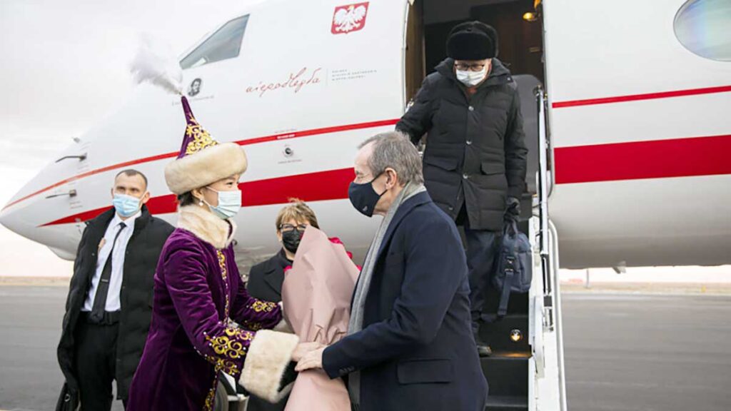 Marszalek senatu rp wraz z delegacja rozpoczal wizyte w kazachstanie kat