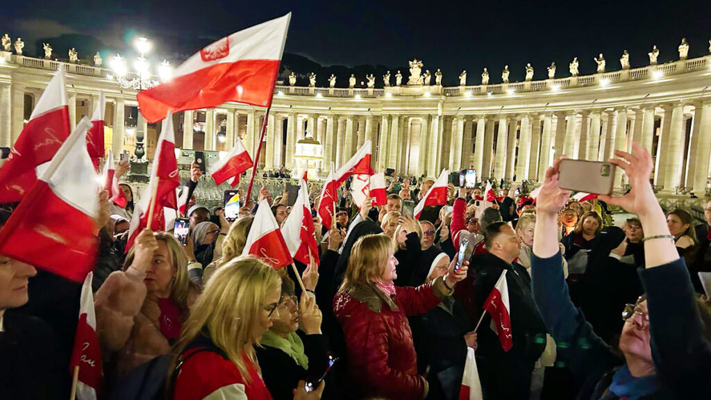 Miedzynarodowe grono uczestnikow czuwania w 19 rocznice smierci jana pawla ii kat