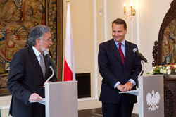 Minister sikorski goscil w warszawie ministra spraw zagranicznych afganistanu kat 25