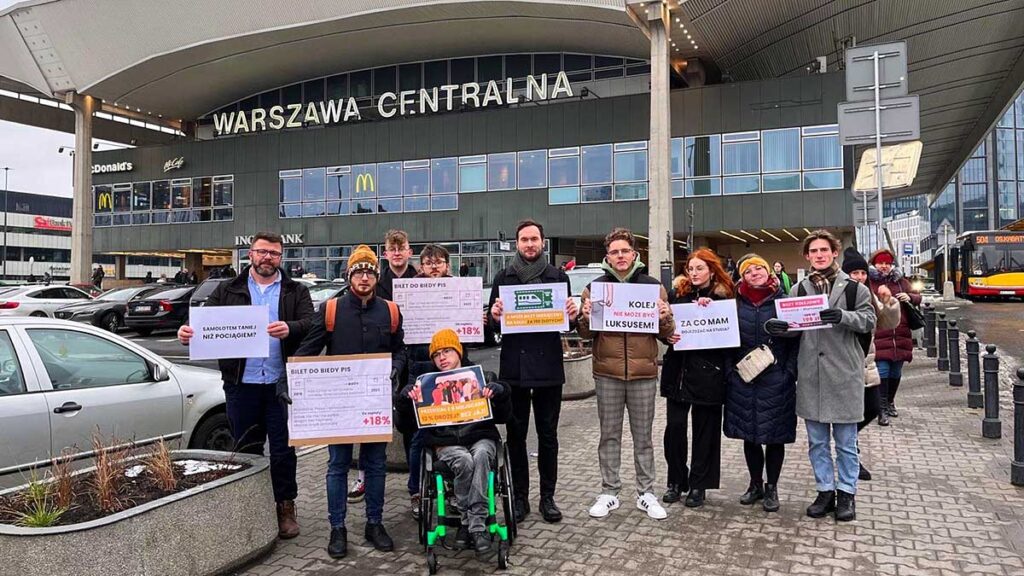 Mlodzi polacy domagaja sie zielonej taniej i ogolnodostepnej kolei kat