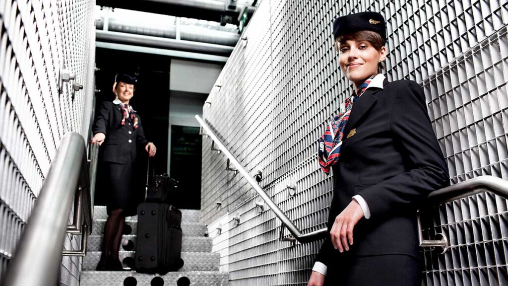 Mniej pracownikow odejdzie z pll lot kat