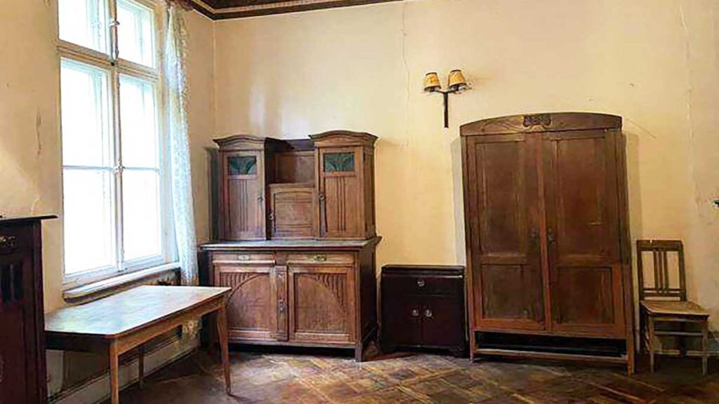 Modrzewiowy dworek w brodach architektoniczna perelka z poczatku xx stulecia kat