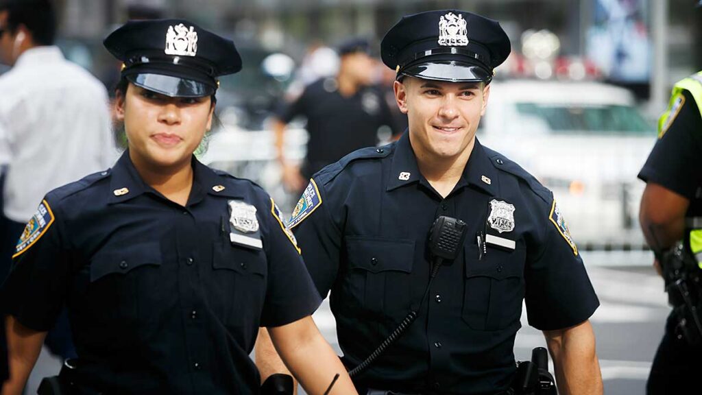 Mozna juz skladac aplikacje na egzamin wstepny dla policjantow stanu nowy jork kat