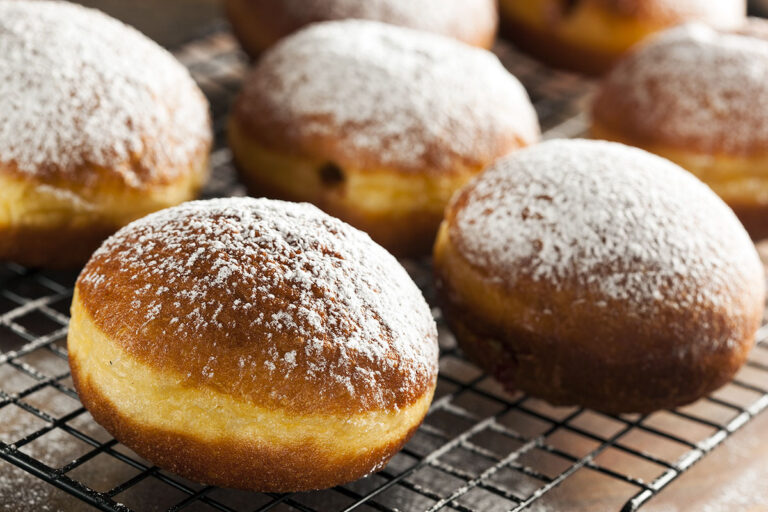Na pyszne paczki na greenpoincie zaprasza w tlusty czwartek polska ciastkarnia cafe riviera kat