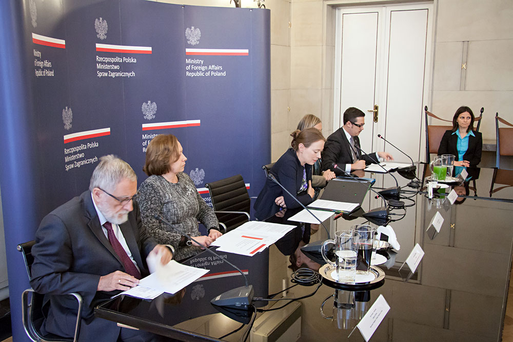 Na spotkaniu z wiceminister katarzyna pelczynska nalecz o wspolpracy z polonia w 2014 r kat 25