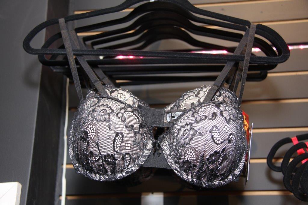 Na walentynki von tease boutique dla polonii greenpoint ny grand opening kat 15