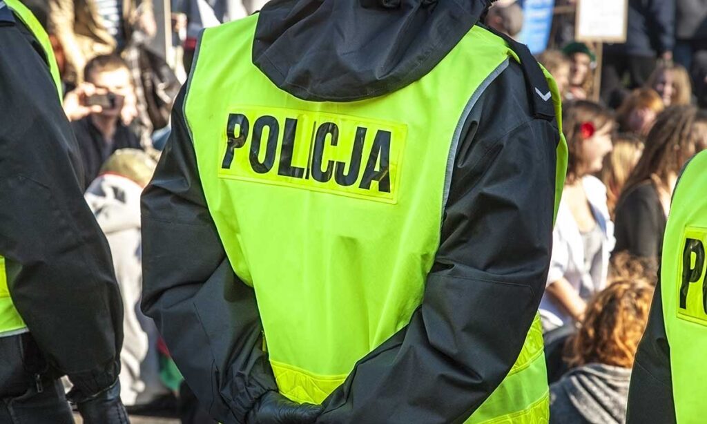 Nadmierne zaufanie polakow do policji kat
