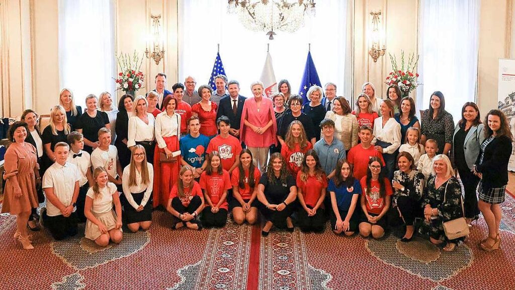 Narodowe czytanie 2022 w nowym jorku z udzialem agaty kornhauser dudy kat