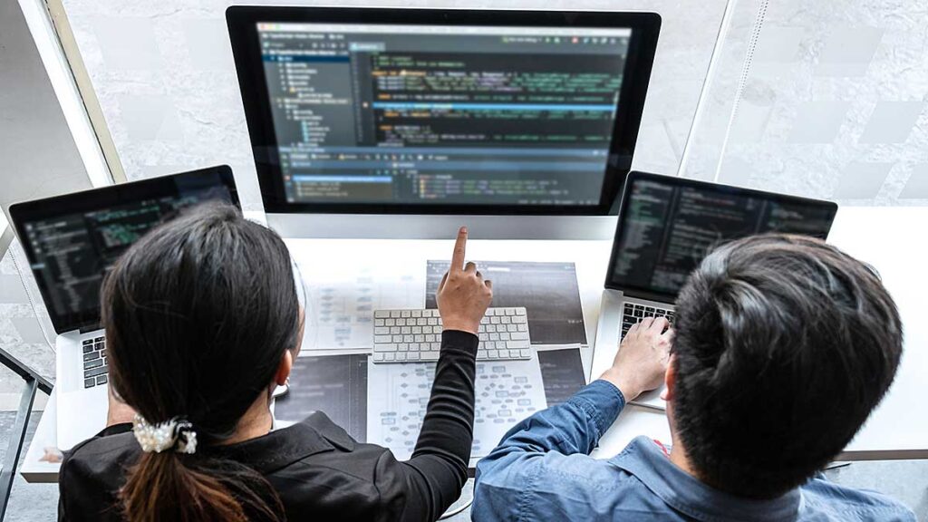 Nawet 100 tys nowych miejsc pracy dla programistow w polsce kat