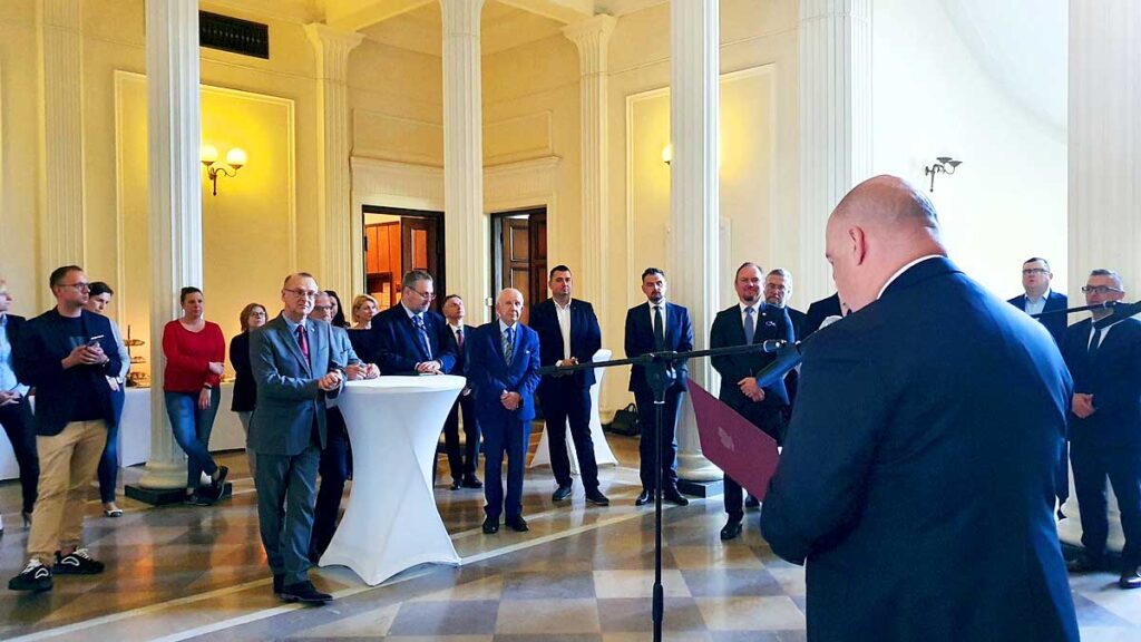 Nowe centrum biznesu polonijnego w warszawie fotoreportaz kat