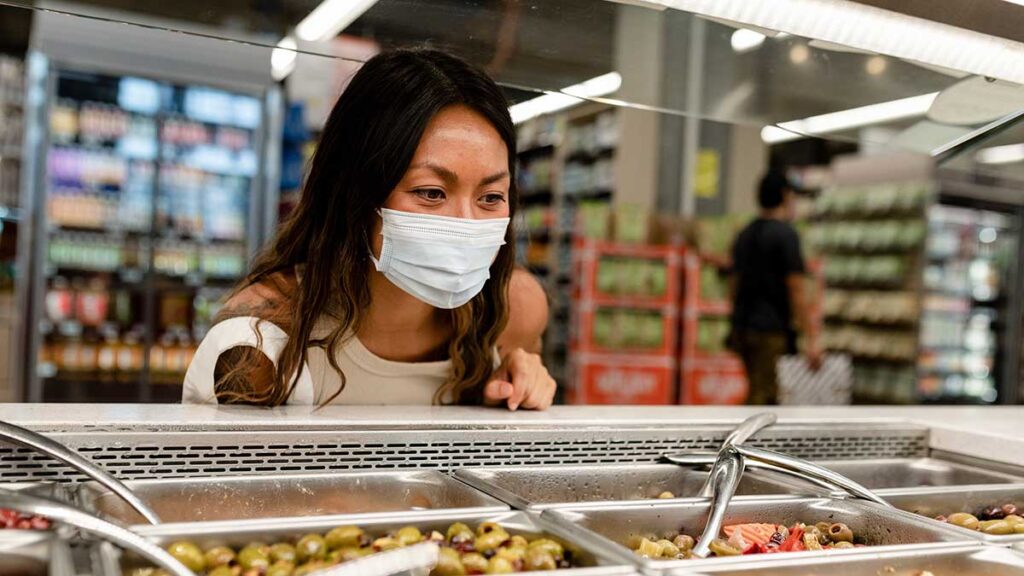 Nowy jork wprowadza obowiazkowe szczepienia dla pracownikow sektora prywatnego kat