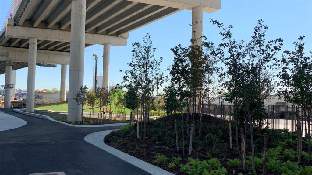 Nowy park pod mostem kosciuszki w nowym jorku kat