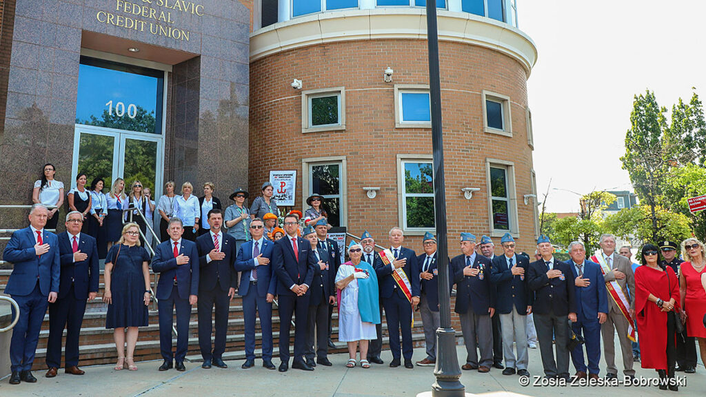 Obchody 80 rocznicy wybuchu powstania warszawskiego przed psfcu na greenpoincie czesc i kat