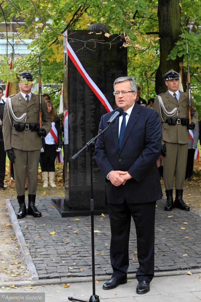 Odsloniecie pomnika cichociemnych spadochroniarzy ak kat 15