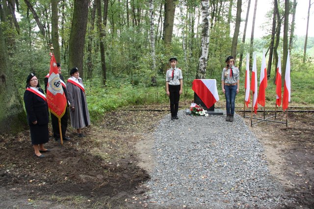 Odsloniecie pomnika w klaju kat 15