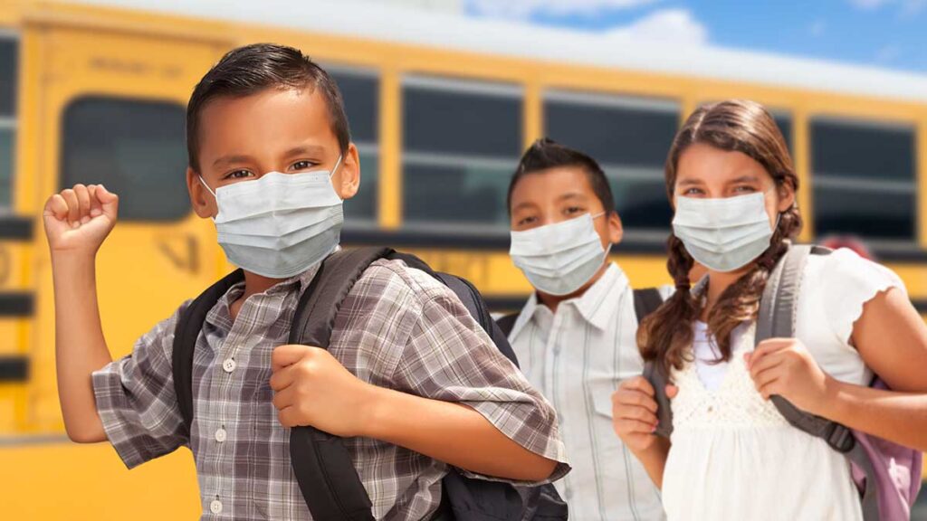 Okregi szkolne w stanie nowy jork moga zwolnic uczniow z noszenia masek na zewnatrz kat