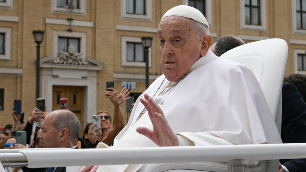 Ostatnie godziny papieza franciszka gest reki i podziekowanie za przejazd papamobile kat