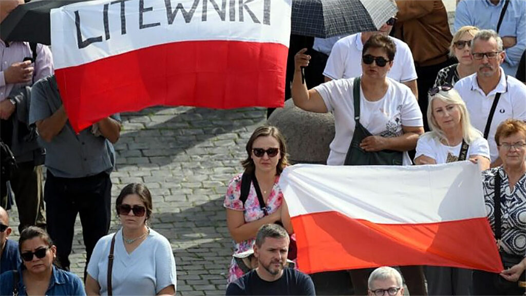 Papiez wskazuje na polske jako przyklad pomocy ukrainie kat