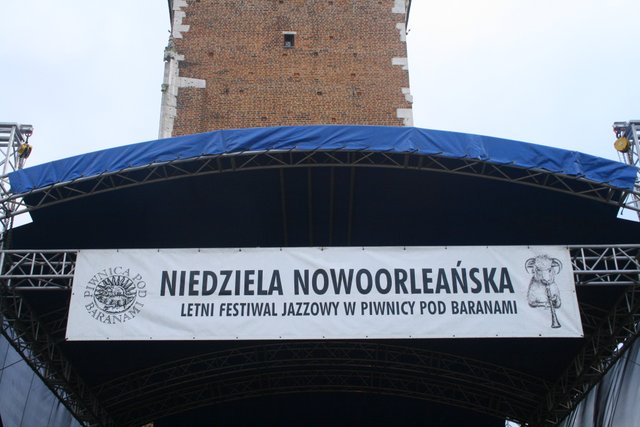 Parada nowoorleanska i xviii letni festiwal jazzowy w piwnicy pod baranami w krakowie kat 15