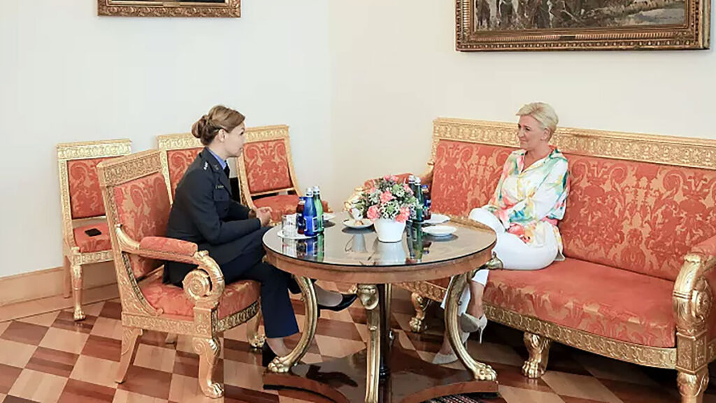 Pierwsza dama rp rozmawiala z kpt kaczmarek o sluzbie wojskowej kobiet kat