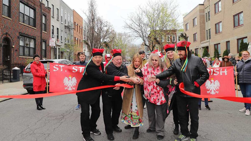 Pierwsza polonijna parada smigus dyngus przeszla ulicami nowego jorku kat