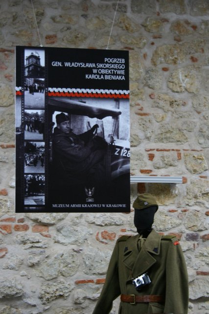 Pogrzeb gen wladyslawa sikorskiego w obiektywie karola bieniaka kat 13