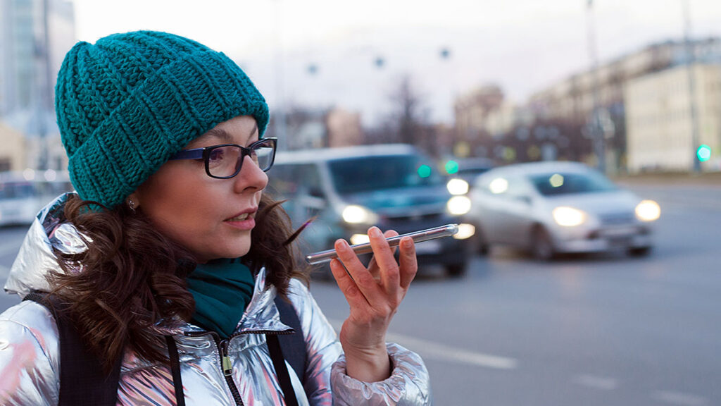 Polacy mniej samotni dzieki wiadomosciom glosowym jak messenger czy whatsapp kat