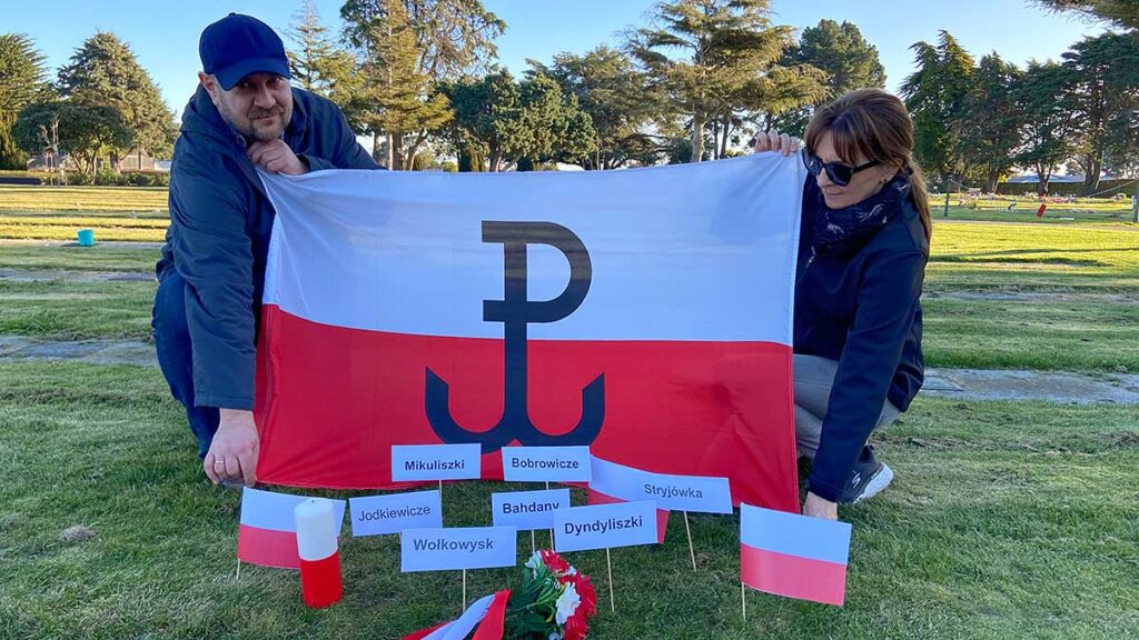 Polonia z nowej zelandii czci pamiec polskich zolnierzy kat