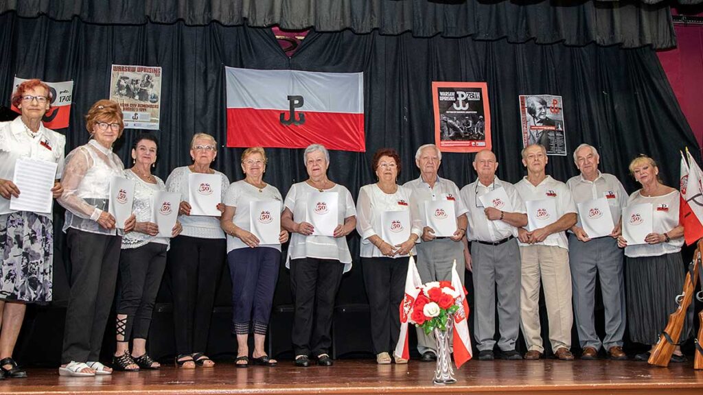 Polonijny chor krakus uczcil na greenpoincie 78 rocznice wybuchu powstania warszawskiego kat