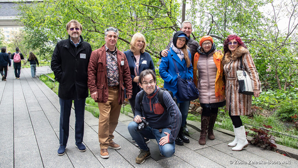 Polscy artysci ed bochnak dorota muga piotr rutkowski i malgorzata tambor na wystawie w objeciach matki ziemi kat