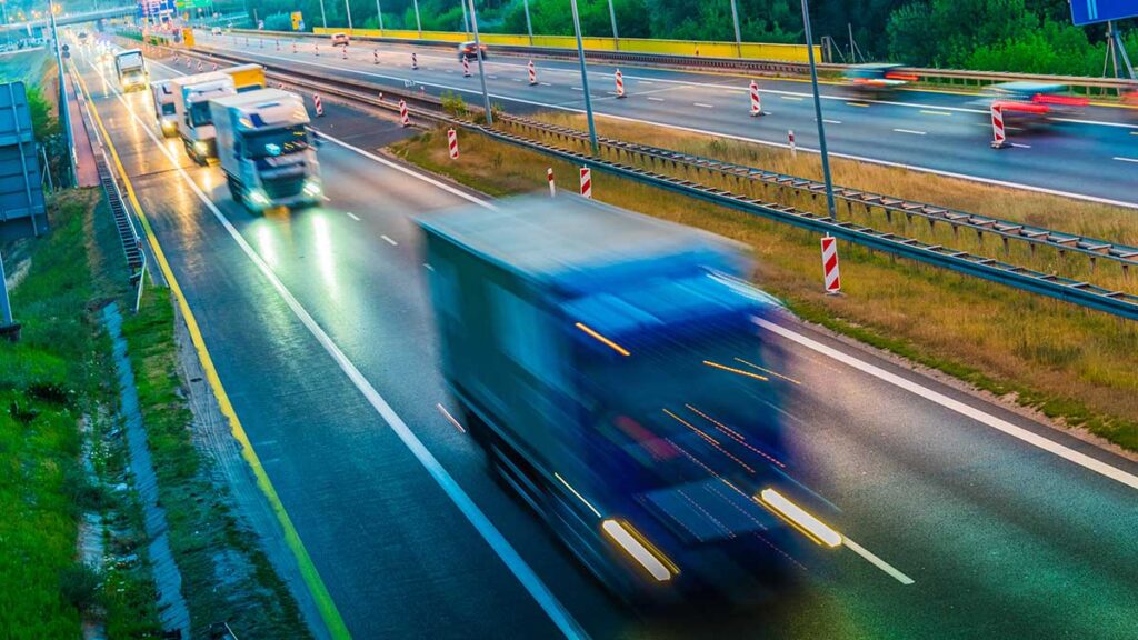 Polska powinna wstrzymac rosyjski i bialoruski transport przez polske kat