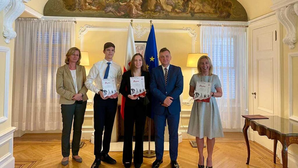 Polska szkola swietego stanislawa kostki pod patronatem katolickiego uniwersytetu lubelskiego przy parafii najswietszego serca pana jezusa w wallington nj kat