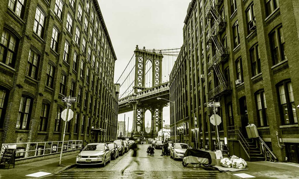 Polski agent nieruchomosci w nowym jorku jaroslaw kaszuba oferuje domy na sprzedaz ze znizka w nyc kat