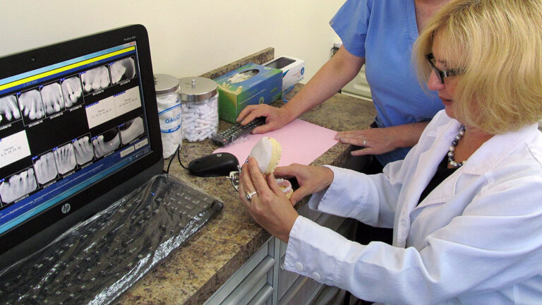 CAD/CAM dental milling machine