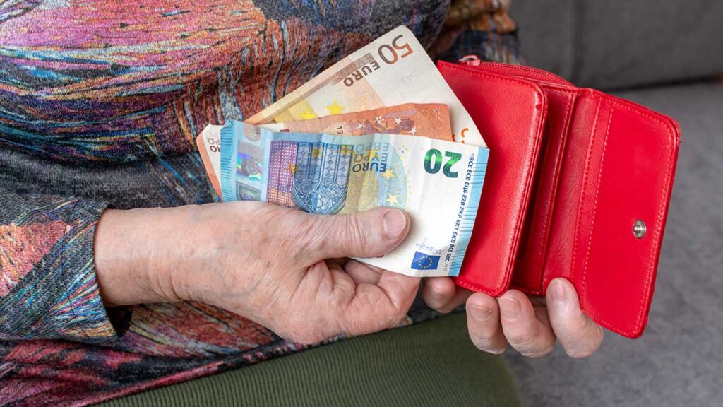 Pomoc osobom niepelnosprawnym emerytom i rodzicom samodzielnie wychowujacym dzieci kat