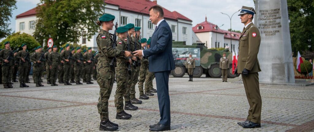 Ponad 13 tysiecy ochotnikow zglosilo sie do sluzby wojskowej kat