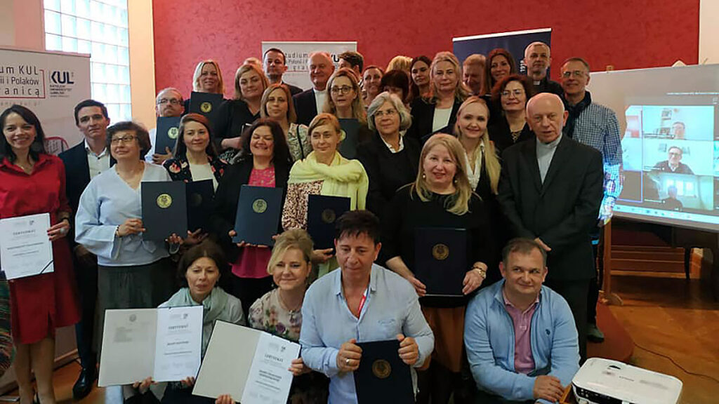 Ponad 250 absolwentow studium kul dla polonii i polakow za granica kat