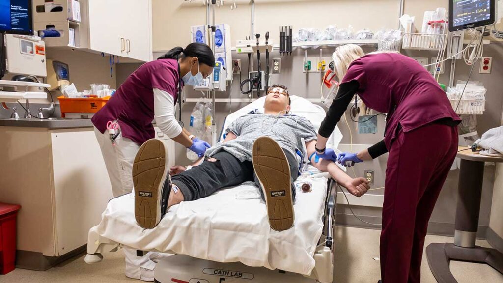 Ponad 99 ofiar smiertelnych covid 19 w usa w czerwcu nie bylo zaszczepionych kat