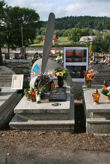 Powstanie pomnik kpt pil mieczyslawa medweckiego kat 25