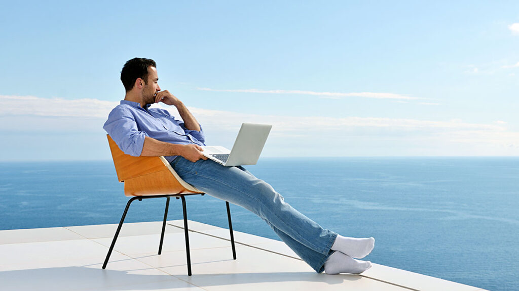 Praca sezonowa a moze freelance jak dorobic do wakacji kat