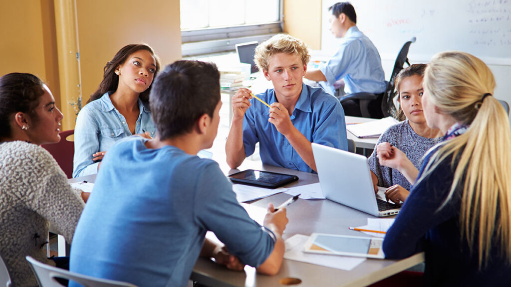 Praca sezonowa a moze stala tegoroczni maturzysci maja w czym wybierac analiza olx kat