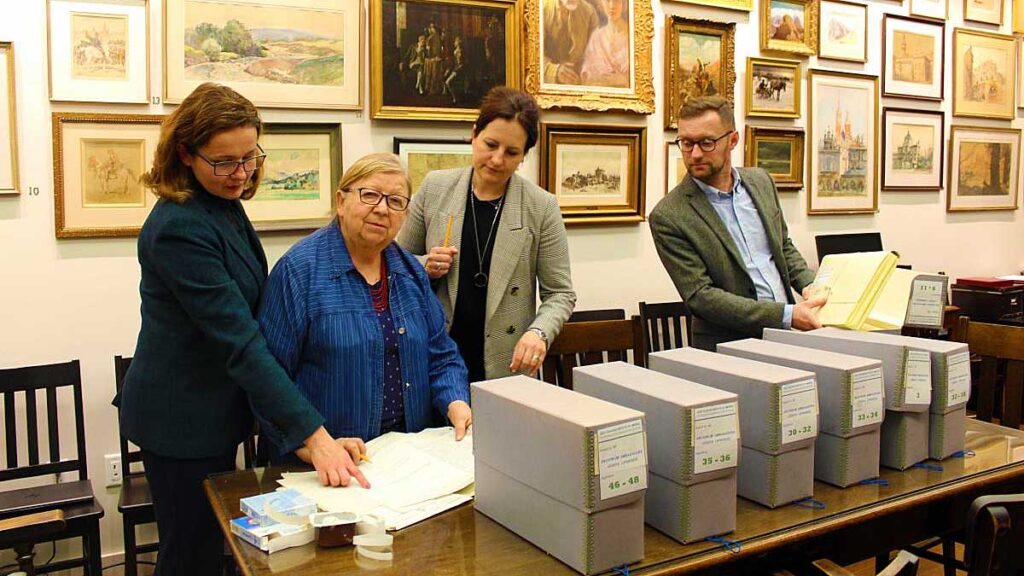 Prace nad kolekcja ambasadora j lipskiego trwaja kat