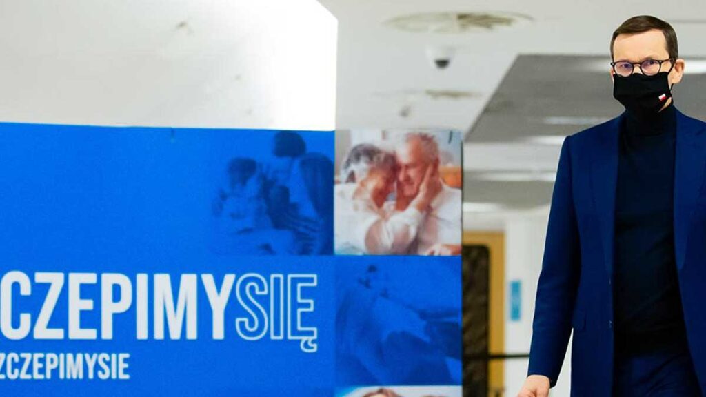 Premier mateusz morawiecki przyjal przypominajaca dawke szczepionki kat