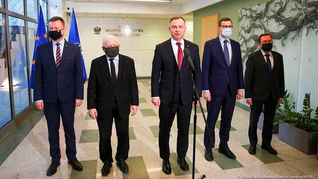 Prezydent andrzej duda na naradzie z przedstawicielami rzadu i sluzb w biurze bezpieczenstwa narodowego kat