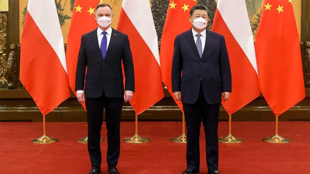 Prezydent andrzej duda spotkal sie w pekinie z przewodniczacym chinskiej republiki ludowej xi jinpingiem kat