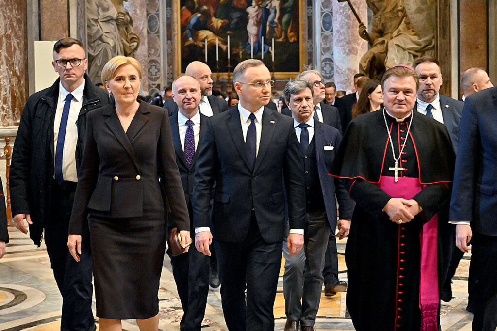 Prezydent duda z pielgrzymka do drzwi swietych w watykanie kat